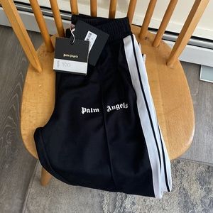 Brand new. Only selling cause they’re to small for me.